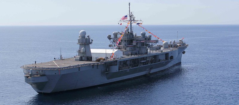 Корабль управления "Маунт Уитни", флагманский корабль 6-го флота ВМС США